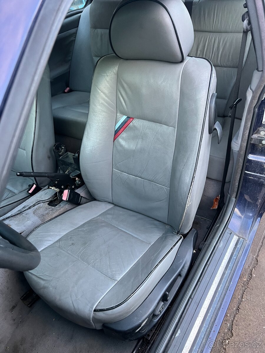 BMW E36 318is Coupe M44B19 MontrealBlau - 7