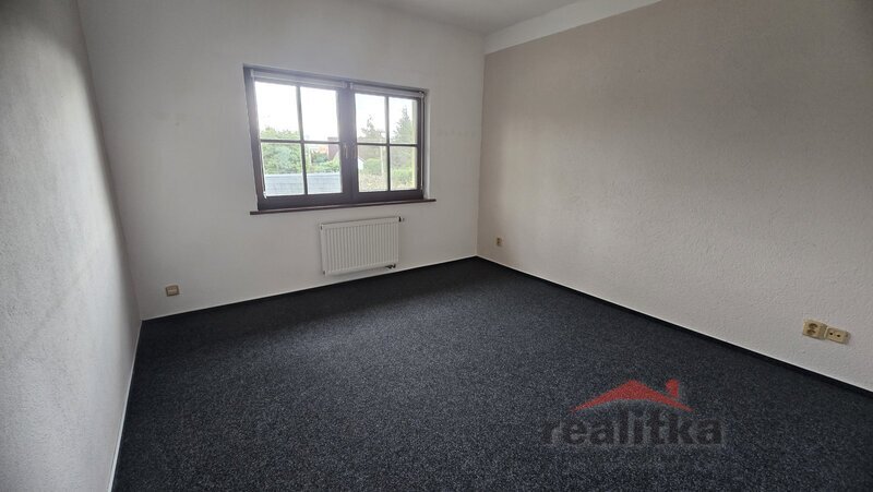 Pronájem bytu 3+kk 85m2, s terasou 15m2 a zahradou, Opava, u - 7