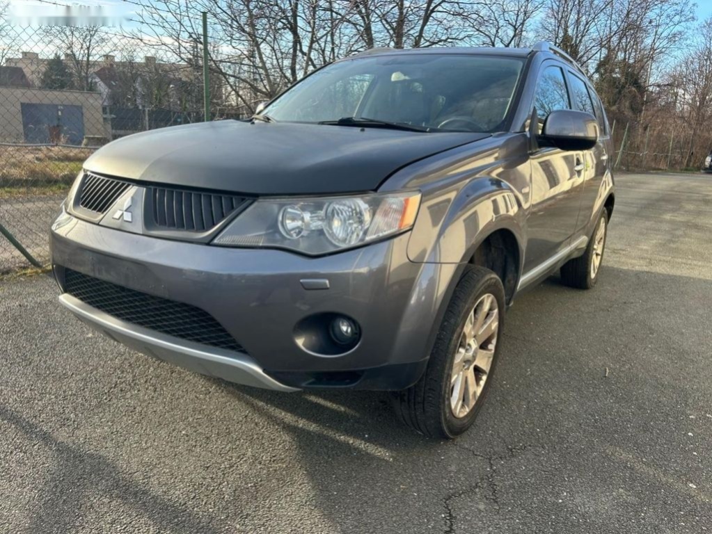 Mitsubishi Outlander,2.4 4x4 7 míst max. výbava - 7