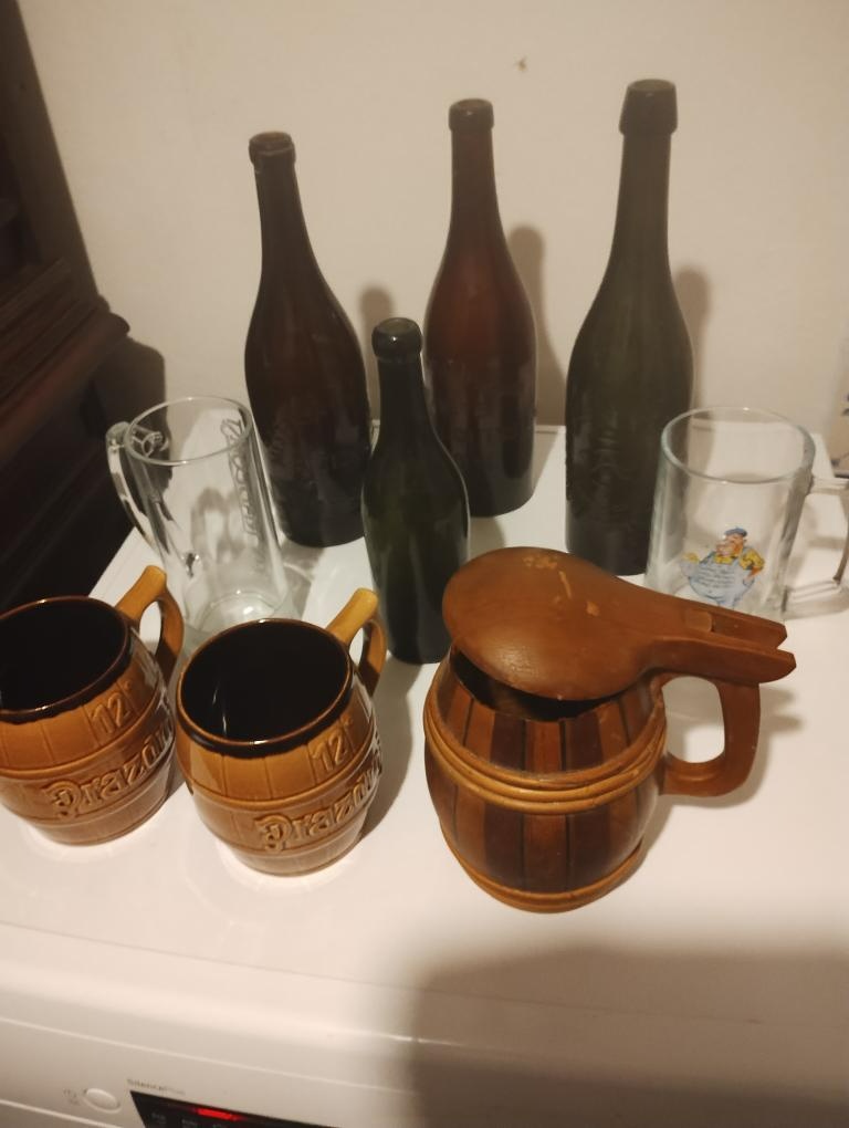 staré pivní lahve a pivní sklo - 7