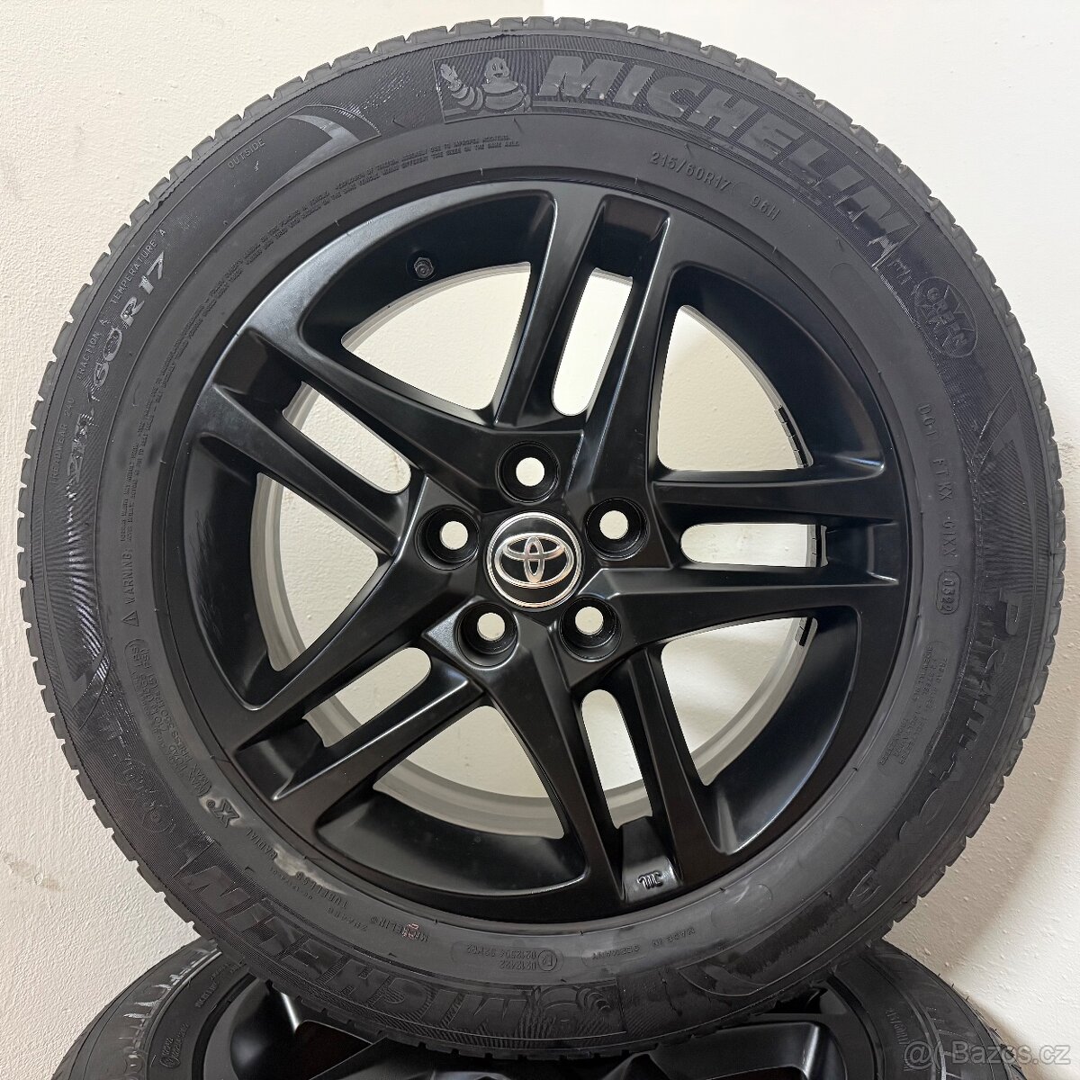 TOYOTA CH-R 5x114,3 R17 ET45+LETNÍ 215/60R17 6mm - 7