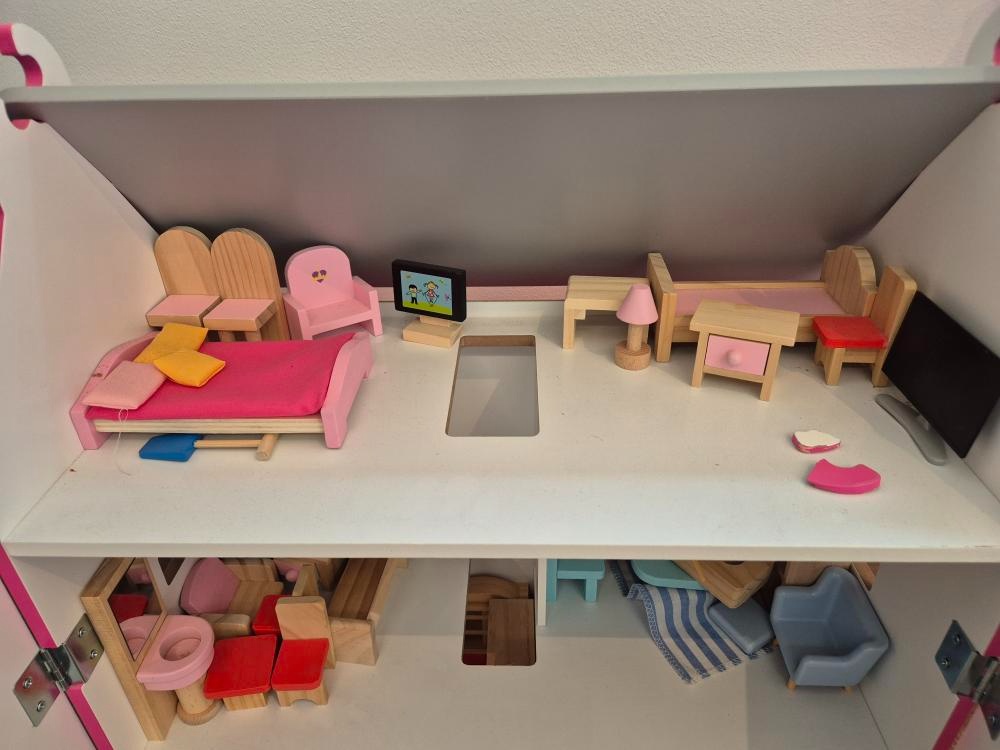 Dřevěný domeček + příslušenství - 7