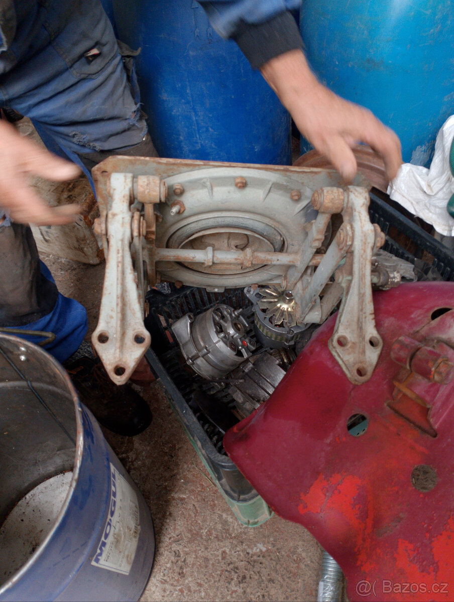 Profilovací lis, CO2 svářečka, sedačky, klec na prase, ad. - 7