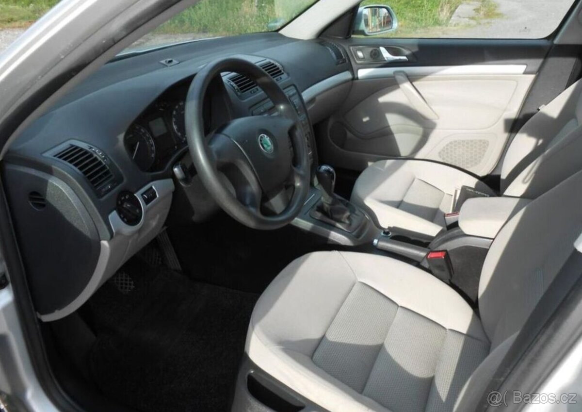 Škoda Octavia 1,6 i 75 kW DIGIKLIMA Serviska benzín - 7