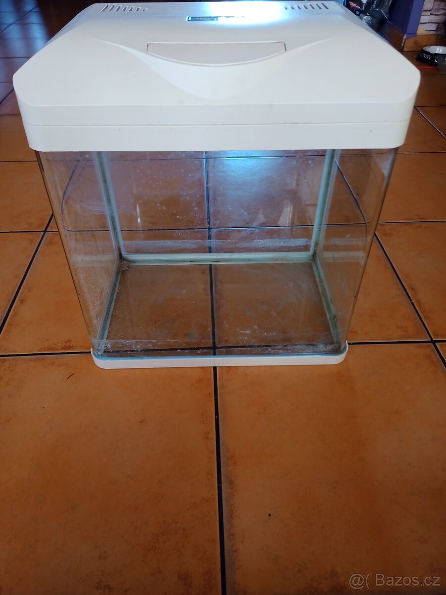 Prodám akvárko s světlením - 7