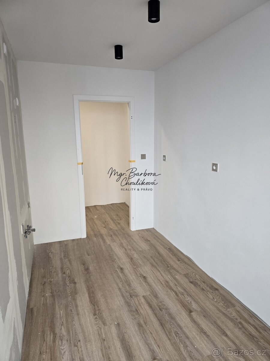 Prodej kompletně zrekonstruovaného bytu 2+1 s balkonem, v ul - 7