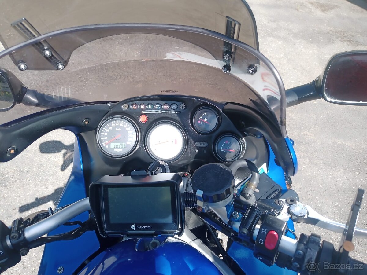 Triumph Sprint ST 955i - 7