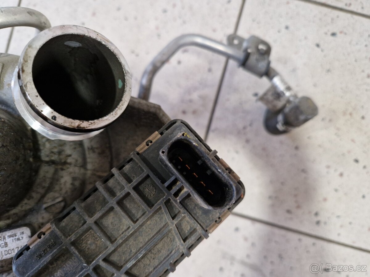 Range Rover 4.4 TDV8 pravé primární turbodmychadlo - 7