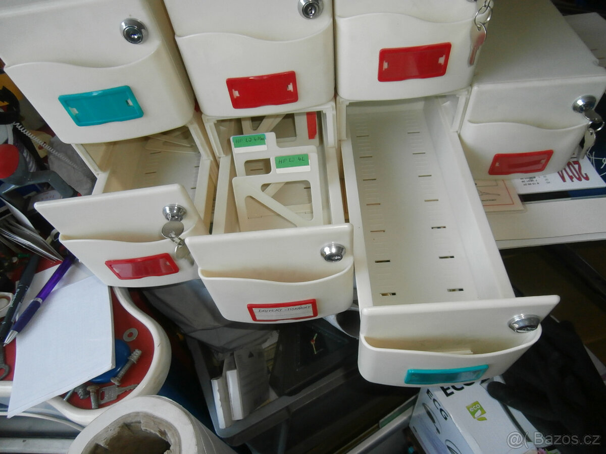 Boxy plastové uzamykatelné 7 ks celek za 400 kč - 7