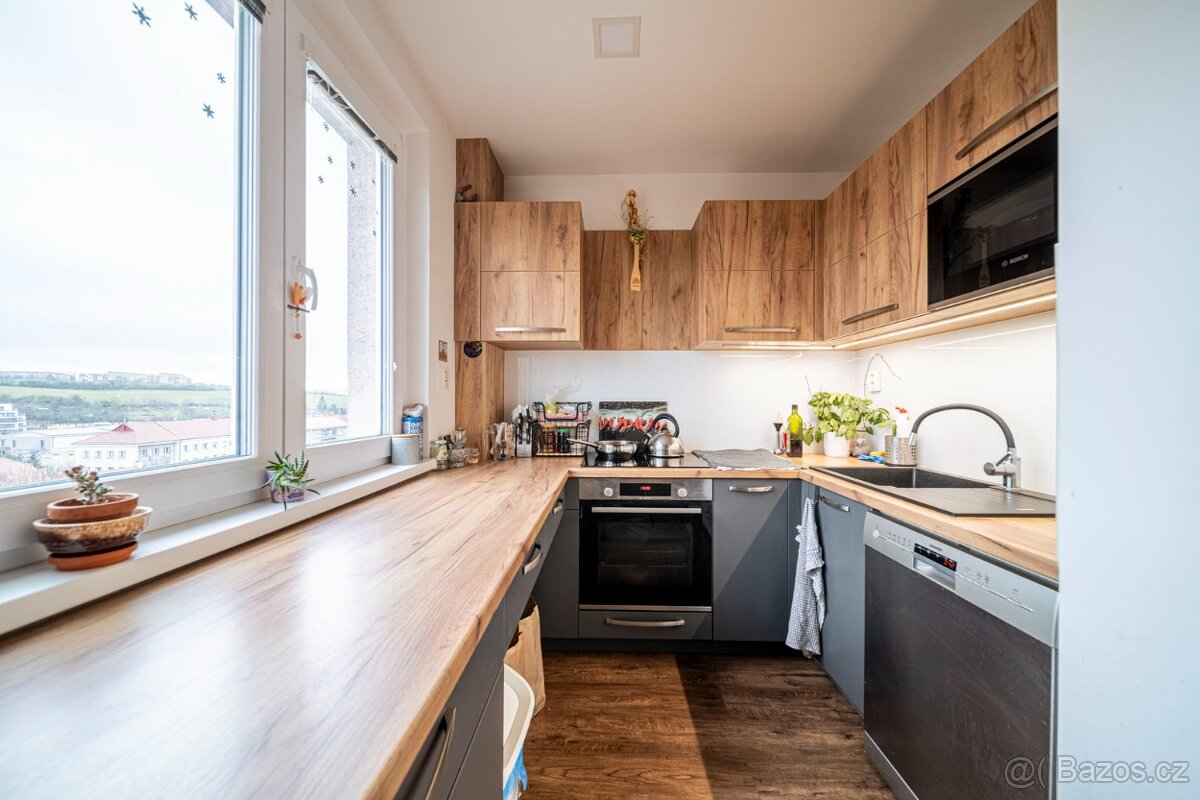 Byt 3+1 na prodej, osobní vlastnictví, centrum UH - 7