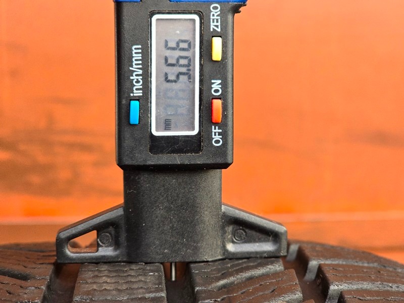 Zimní Continental 215/55/17 XL - 7