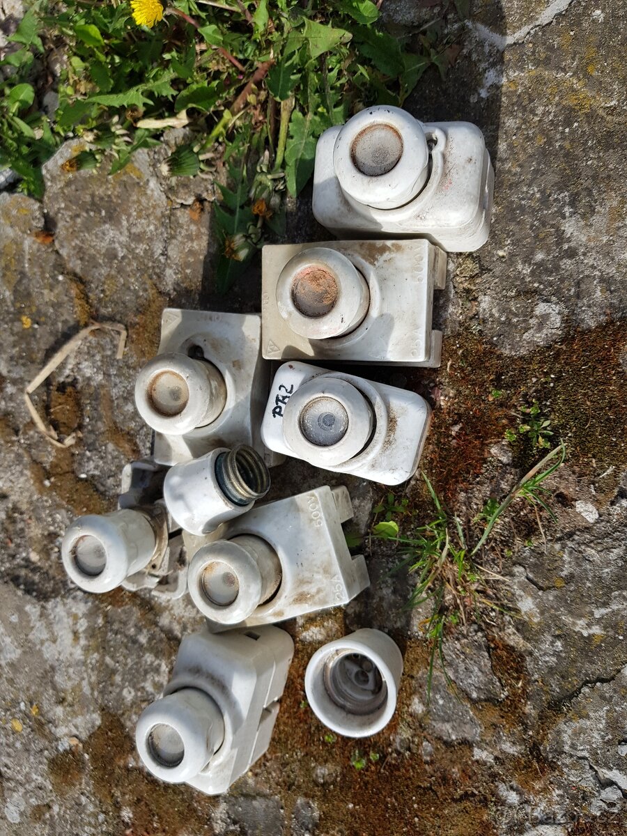 Relé RP92 spínač BT11, pojistky , pouzdra, kryty - 7