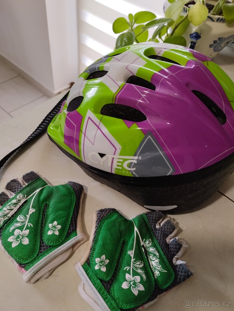 Přilba a rukavice - 7