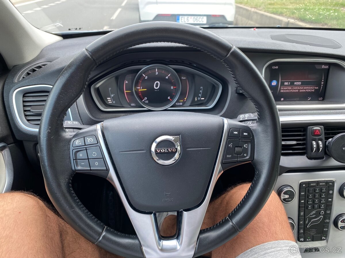 VOLVO V 40 - 7