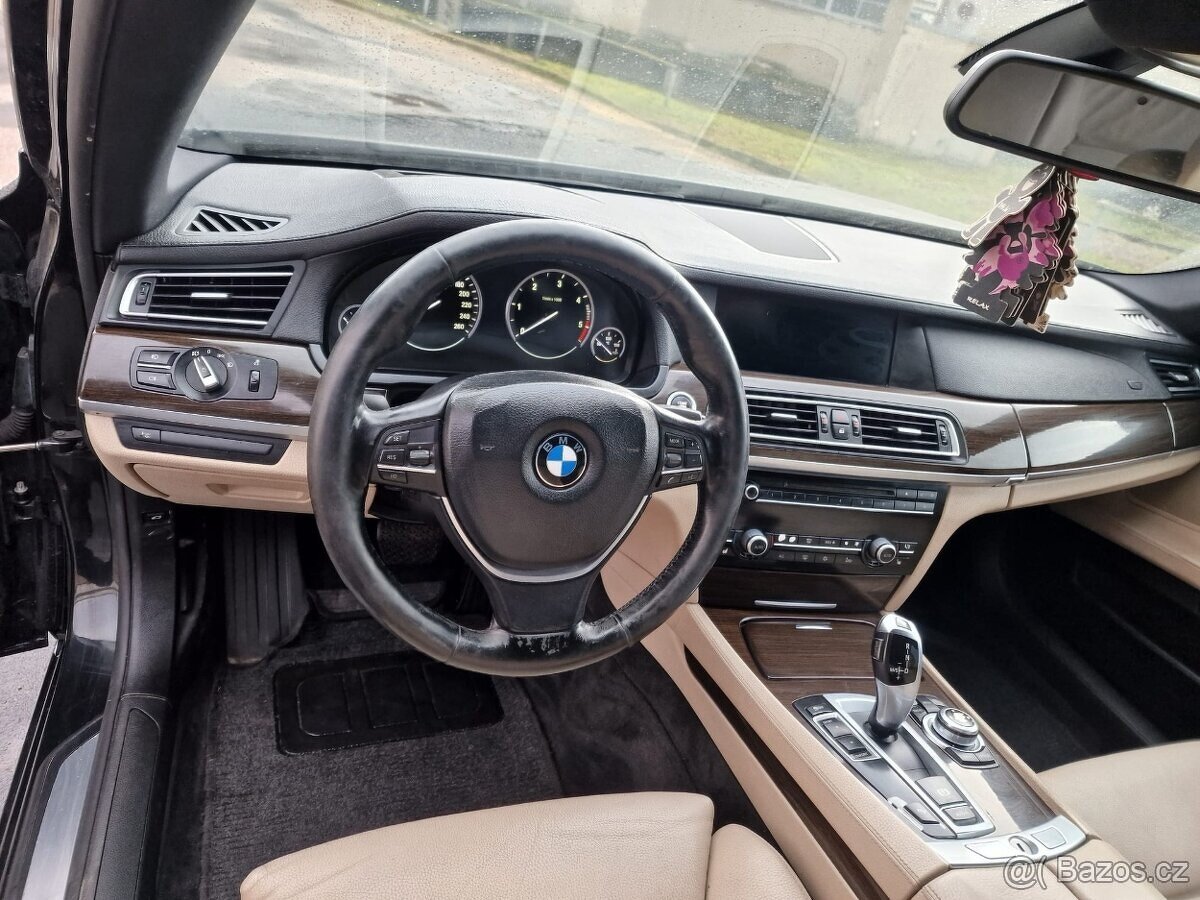 Prodám BMW 7 F01 730d 180kw - 7