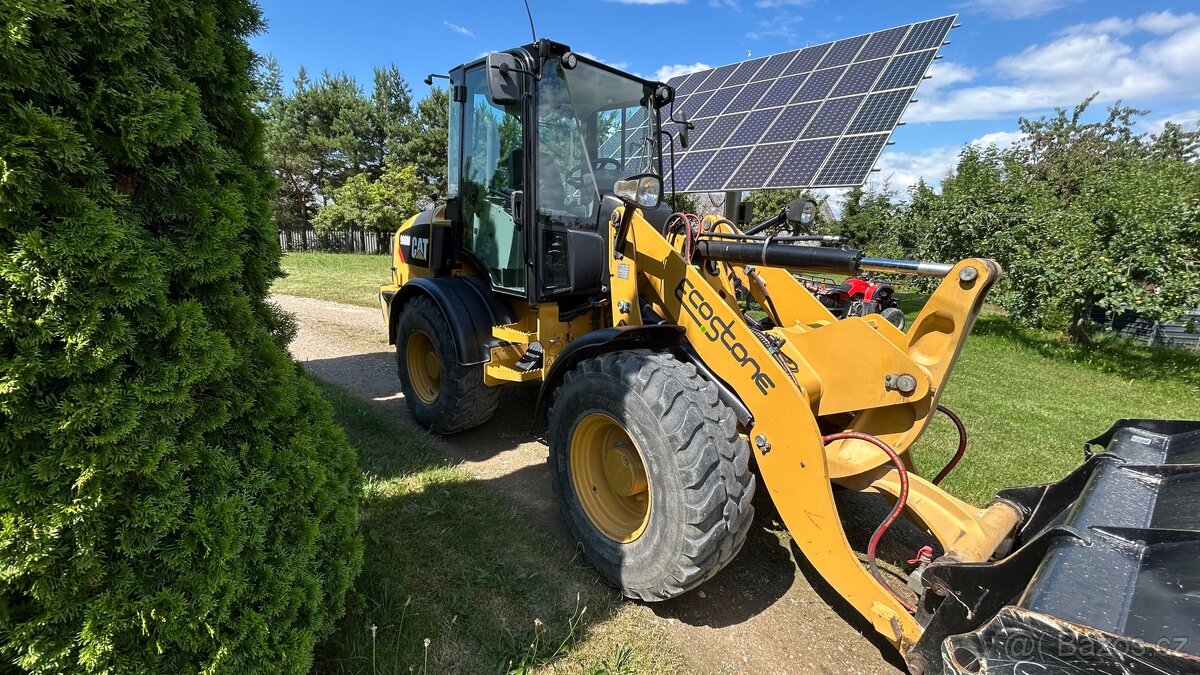 Nakladač CATERPILLAR 908M - 7