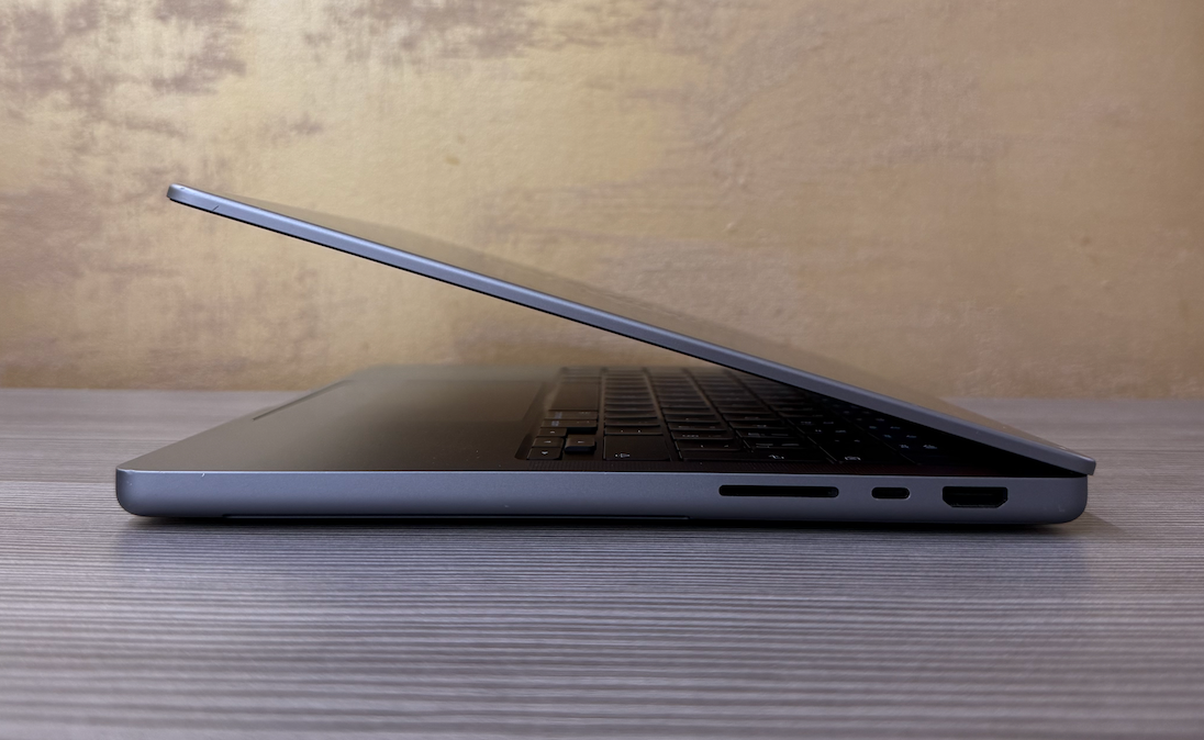 MacBook Pro 14" 2021 M1 Pro 16GB 512GB šedý - 7