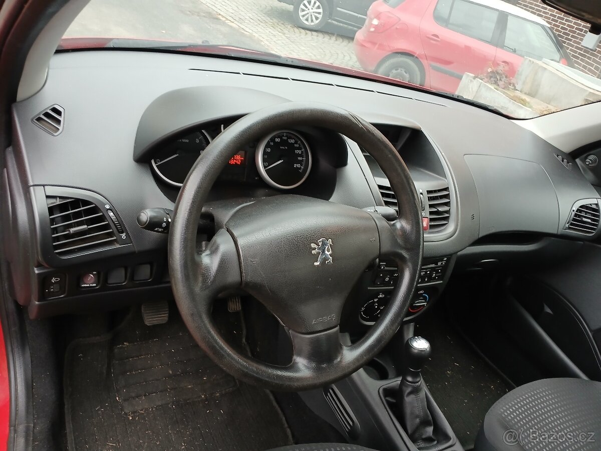 Peugeot 206 + 1.2 - 7