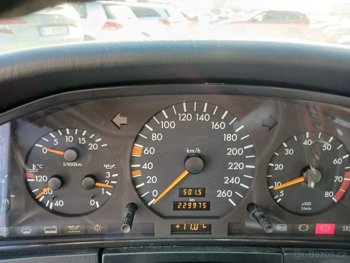 MERCEDES-BENZ 300 SE - 7