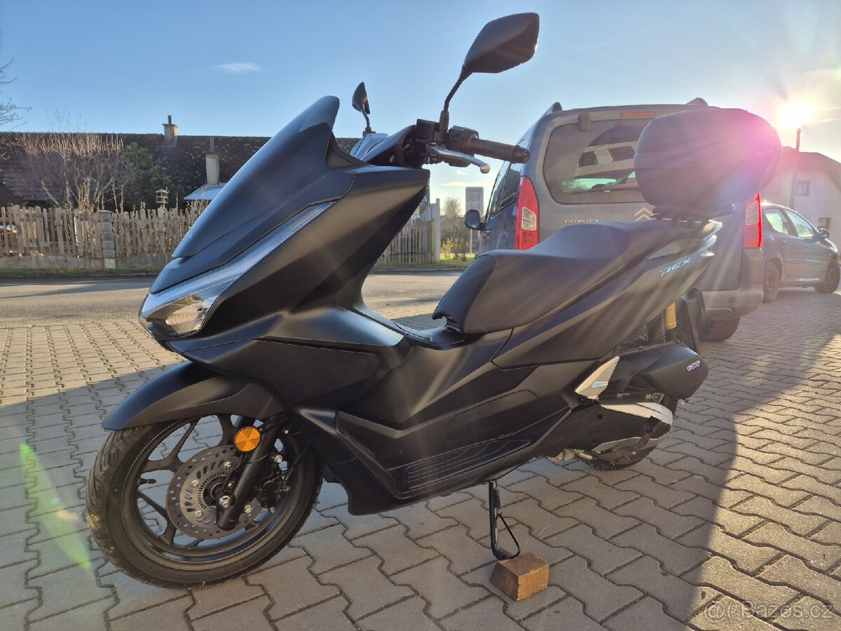 Prodám HONDA PCX125 DX, r. v. 2025, ABS, TC, ČR, 2015km - 7
