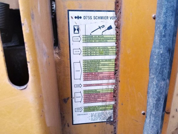 21t pásový nakladač Komatsu D75S - 7