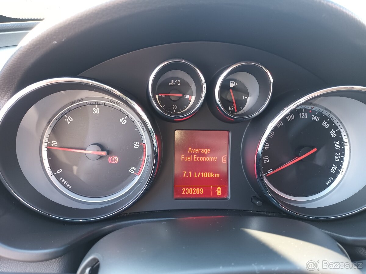 Insignia SportTourer 2.0D (96 kW), STK, servis - 7