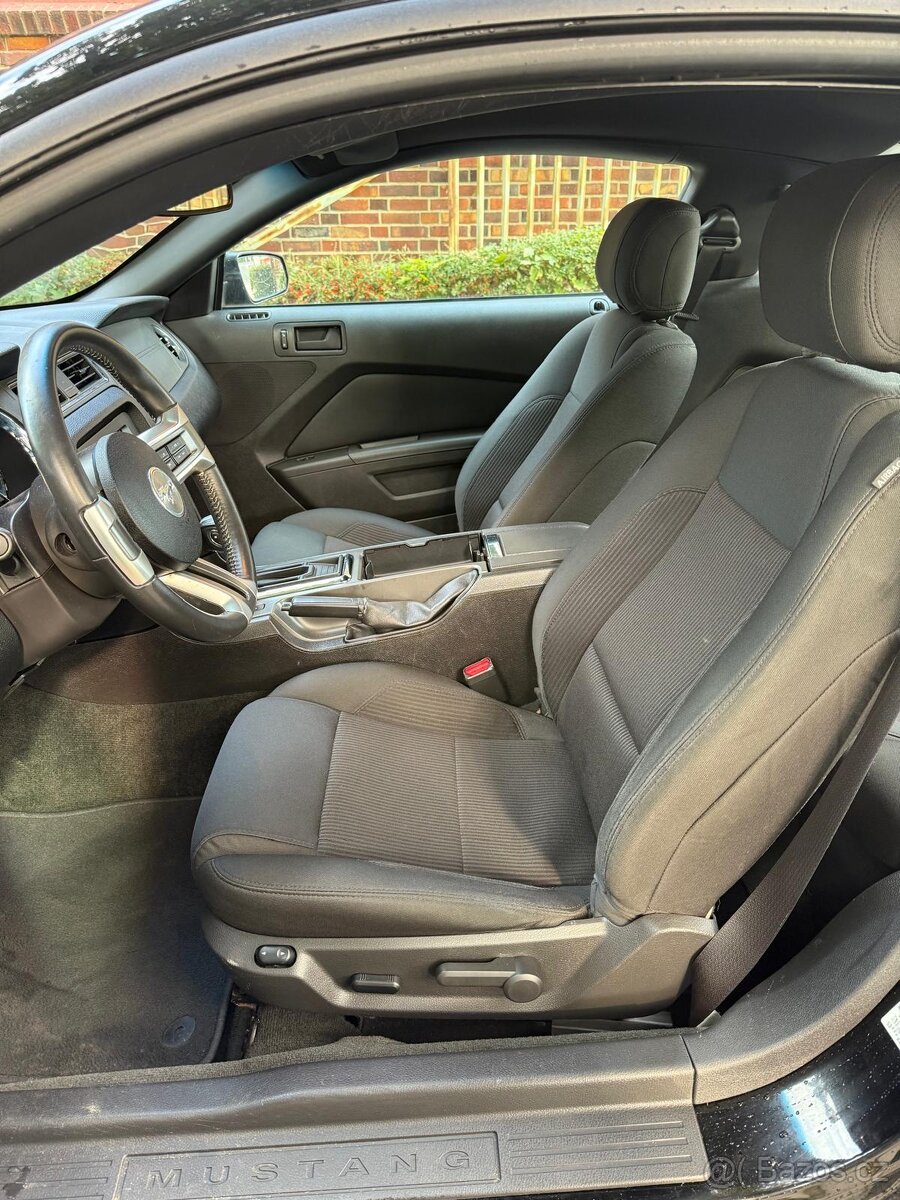 Ford Mustang 3,7 V6 2014 3 98 tis km - 7