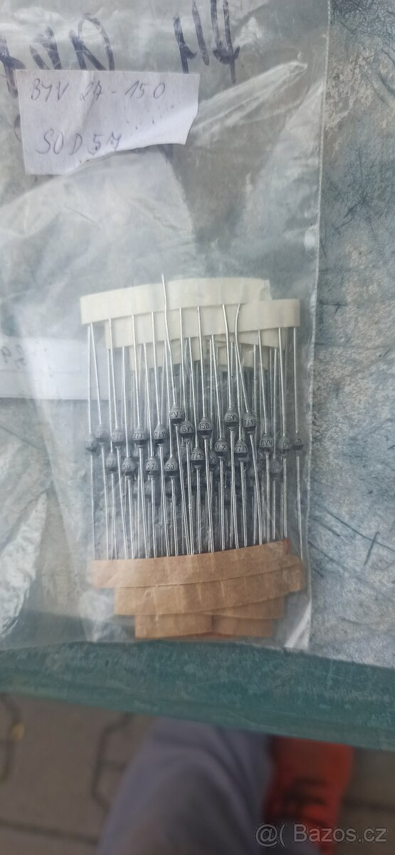 Velké množství součástek - 7