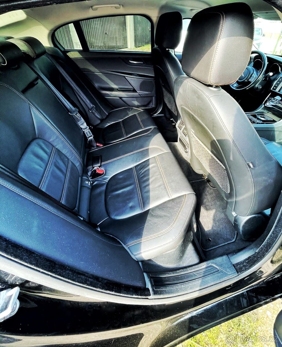 Jaguar XE, 20d Prestige - 7