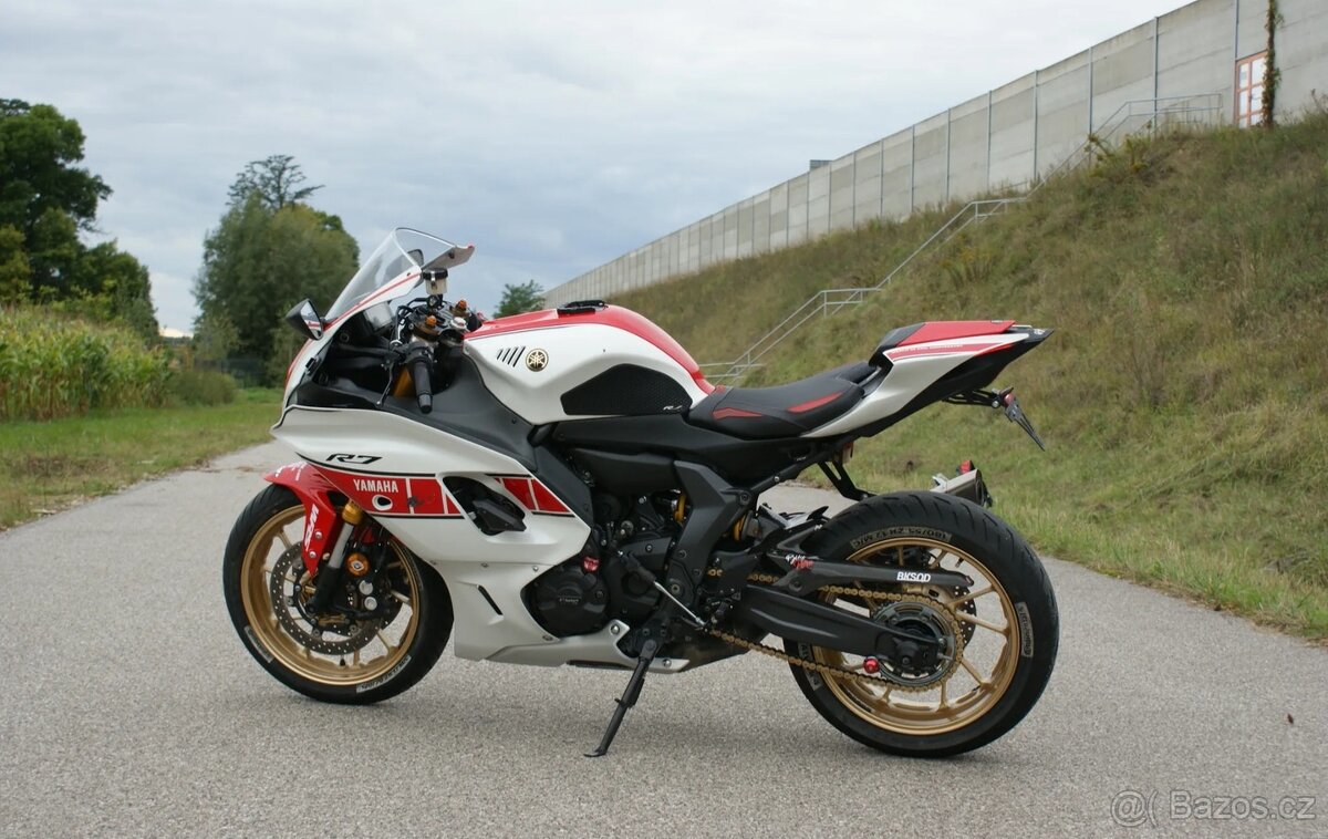 Yamaha yzf R7 - 7