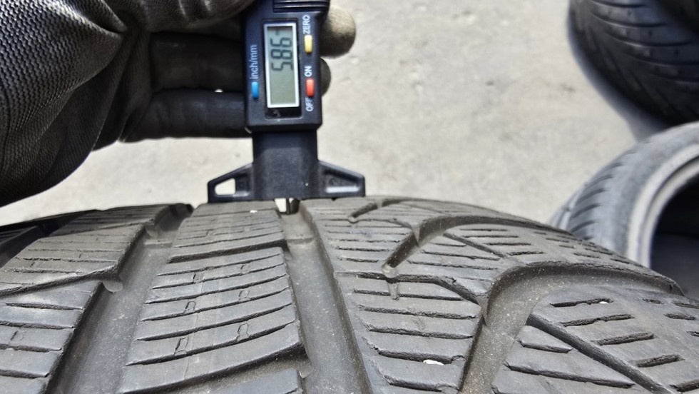 Zimní pneu 245/40/20 Pirelli - 7