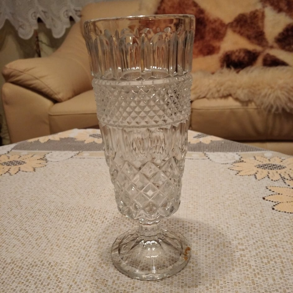 Vázy z liatinového skla a krištálové 2. - 7