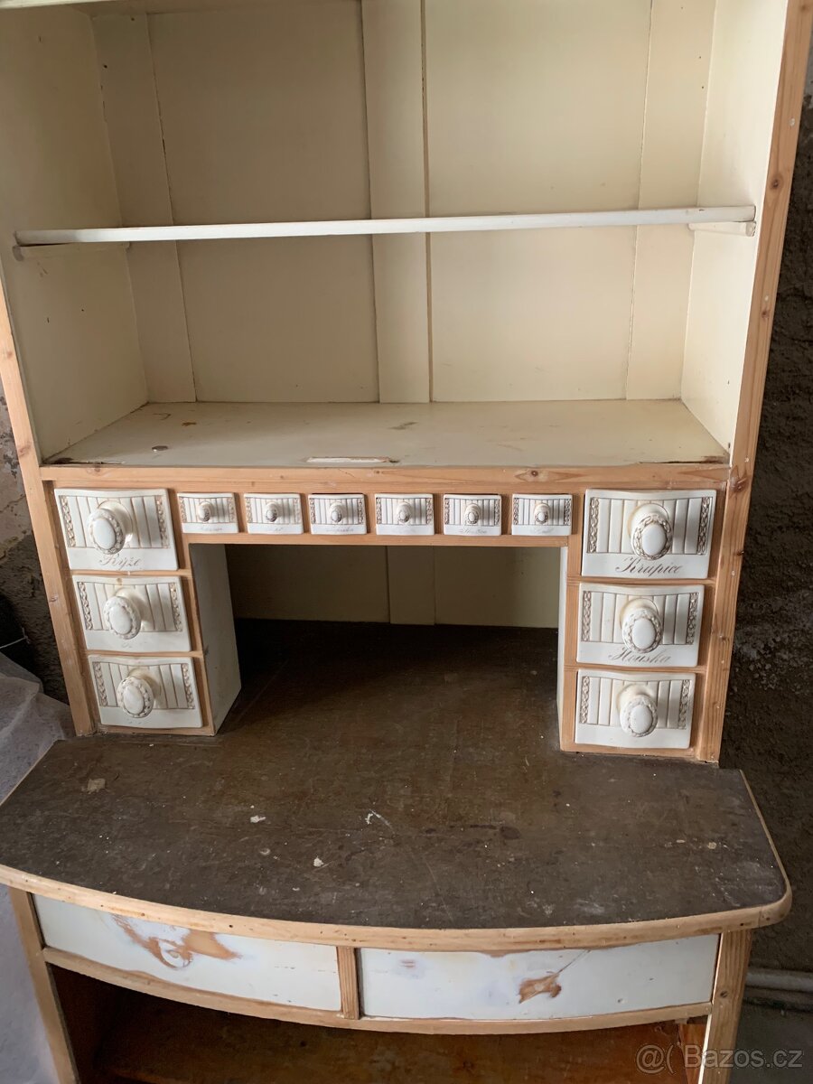 Strozitna kuchynska kredenc - 7