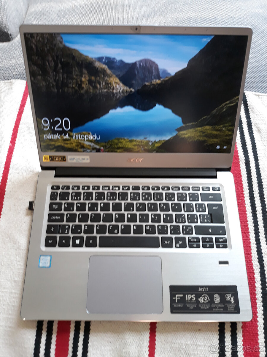 Funknční notebook Acer - 7