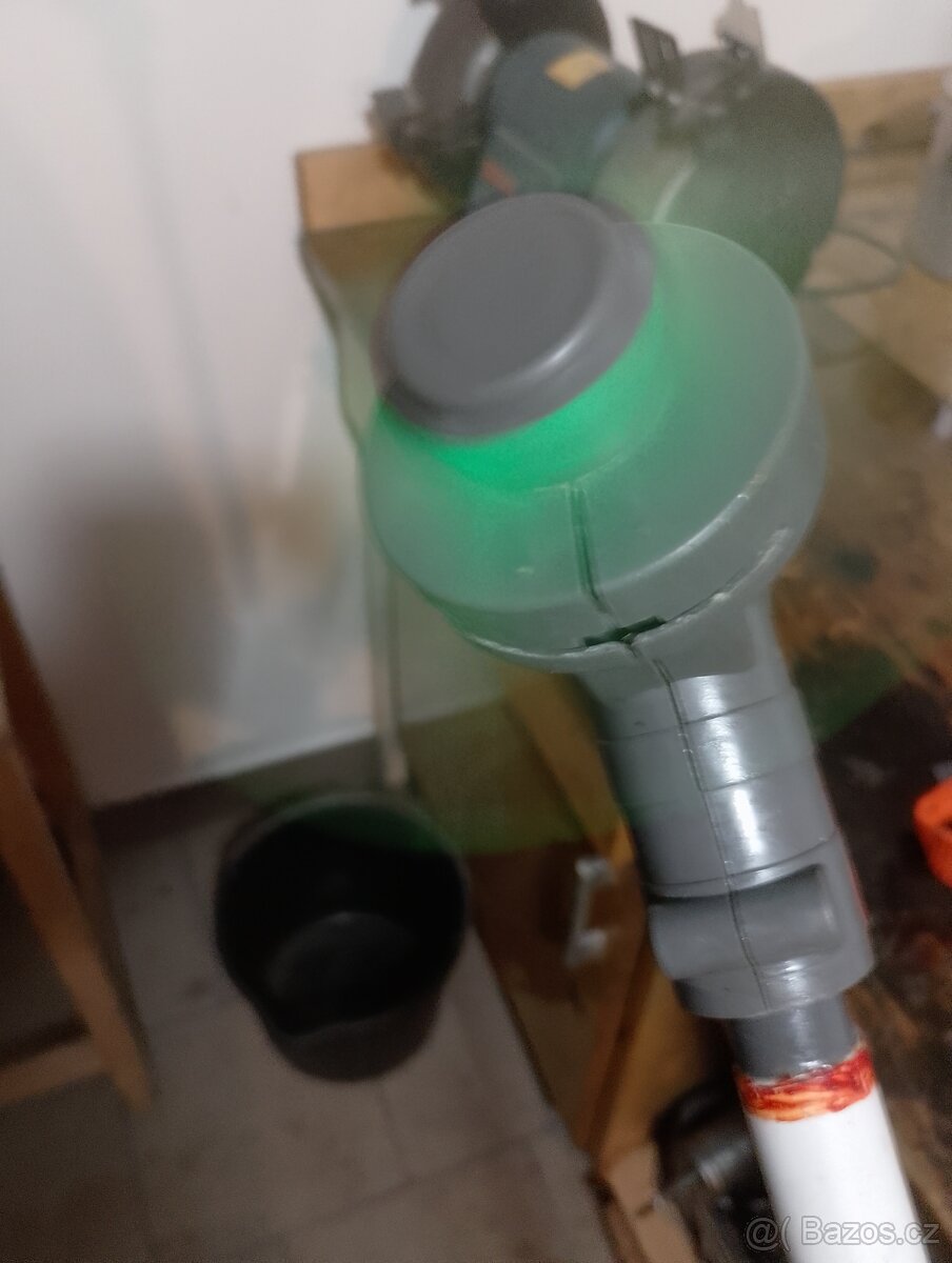 Dětská pila, křovinořez a helma - 7