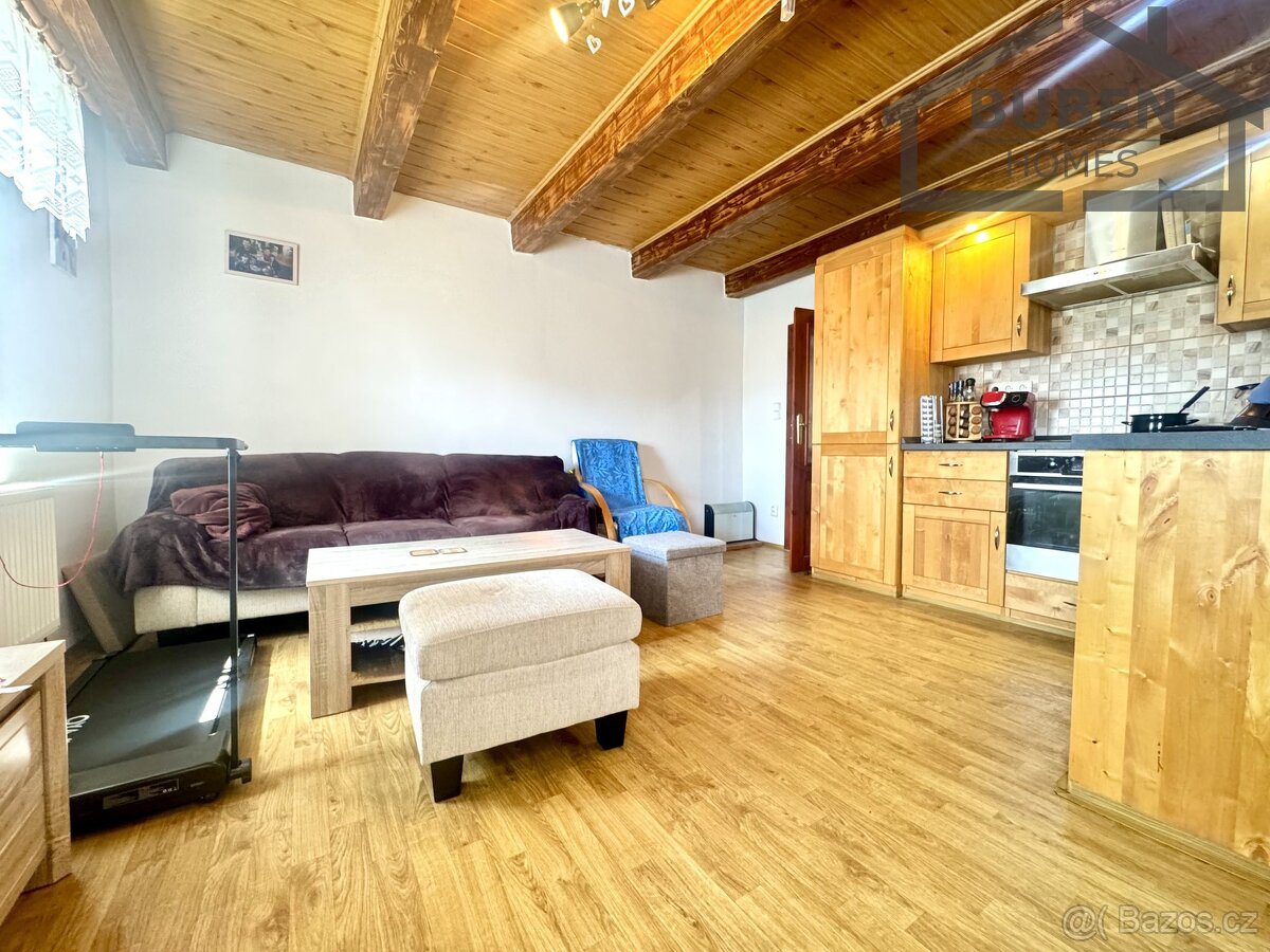 RD 4+kk po rekonstrukci se stodolou, bazénem a zahradou 757 - 7