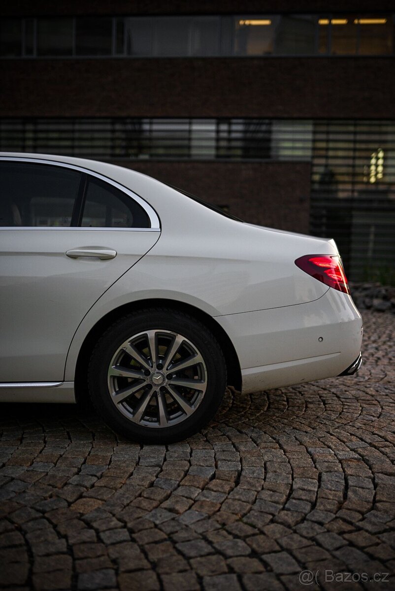 MERCEDES-BENZ E220d 143kW //2016 9G FULL LED NAVI HEAD-UP - 7