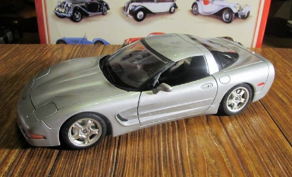 1:18 Chevrolet Corvette 1959 Bburago kartonová krabička - 7