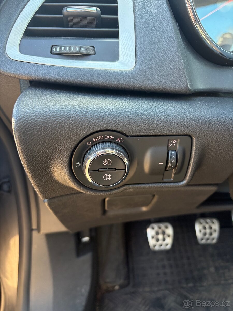 Opel Astra J GTC 2,0 cdti - 7