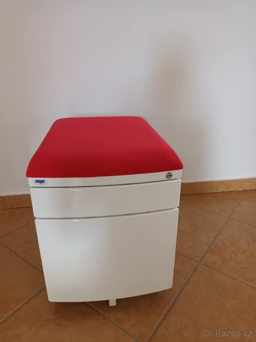 Psací stůl rostoucí + kontejner Mayer - 7