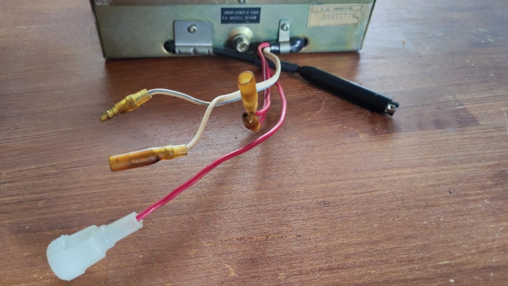 Retro autorádio SANYO - kazetový přehrávač AM - plně funkční - 7