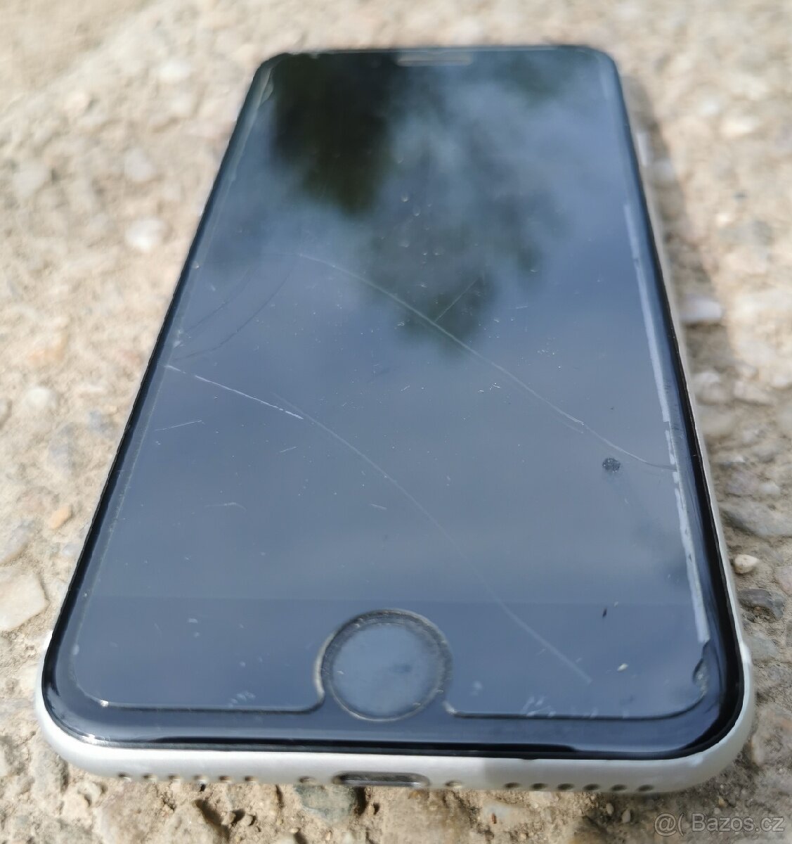 Nějaký iPhone 7 ? iPhone 8? - 7