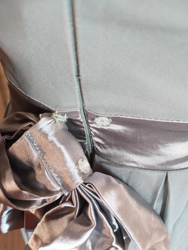 Dlouhé plesové šaty - 7