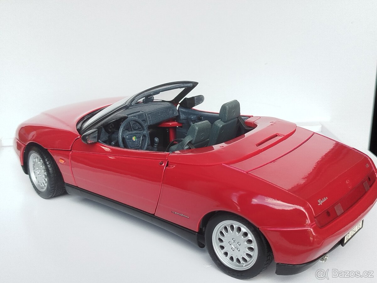 1:18 Alfa Romeo Spider - 7