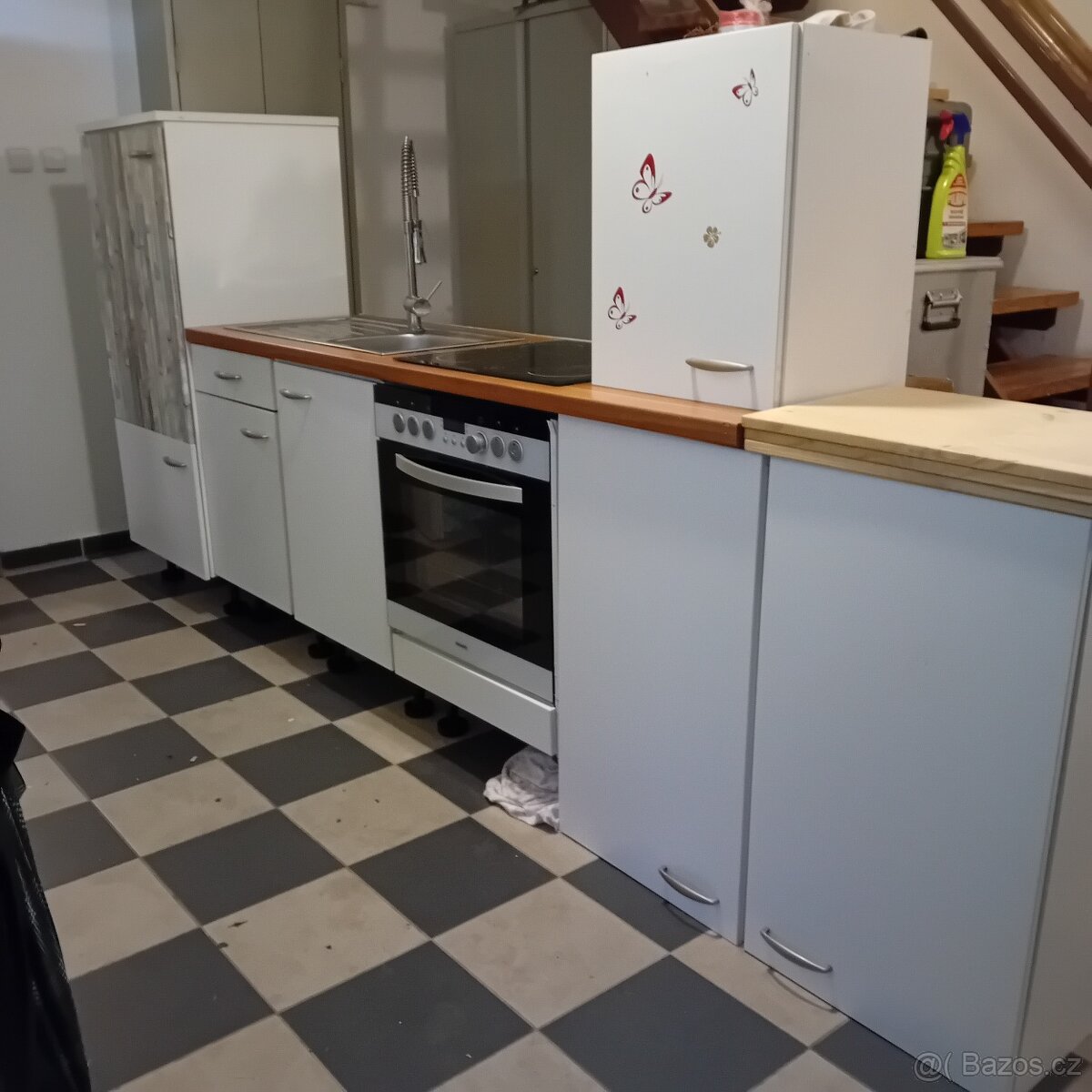 Moderní kuchyňská linka včetně trouby - 7