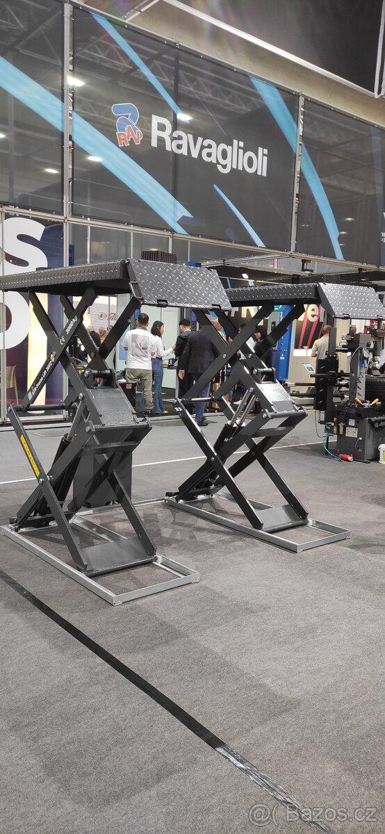 Zvedák DVOUSLOUPOVÝ se SPDNÍM/ VRCHNÍM propojením 3.5-7.5t - 7