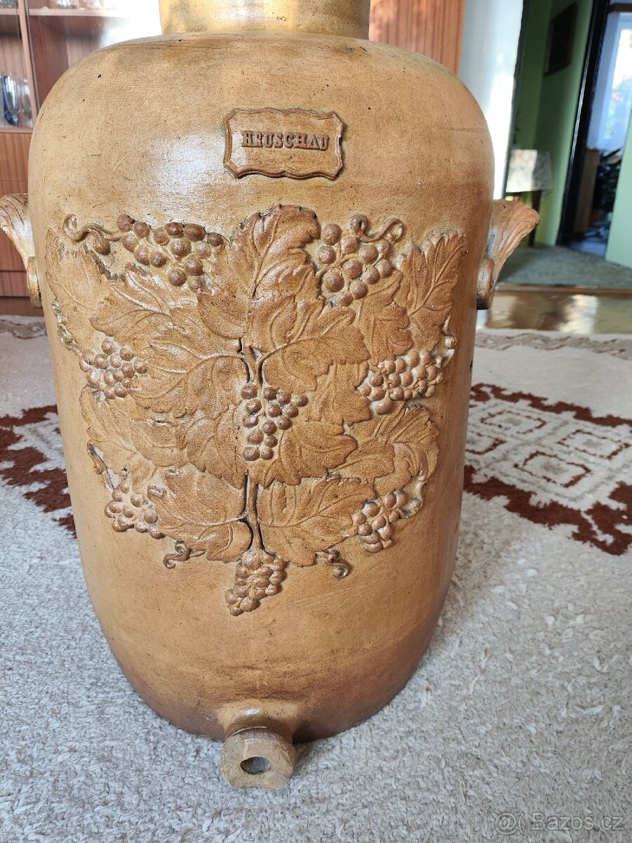 Vzácná hliněná nádoba na víno o objemu cca 60l - 7