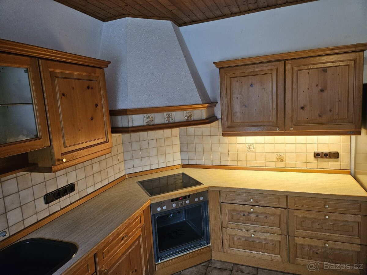 Masivní kuchyňská linka z Německa se spotřebiči - 7