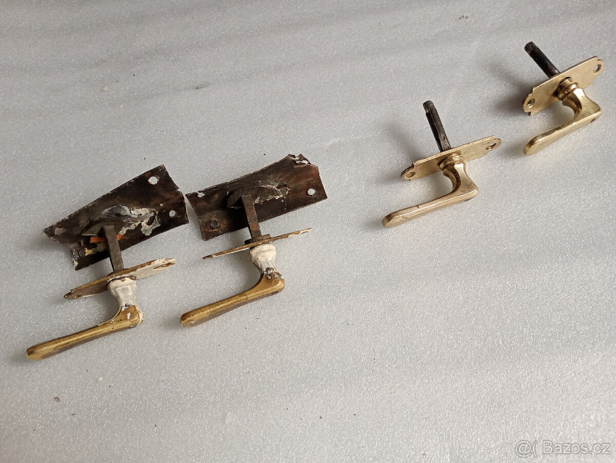 Okenní kličky,půlolivky MOSAZ zlatá,1920 - 7