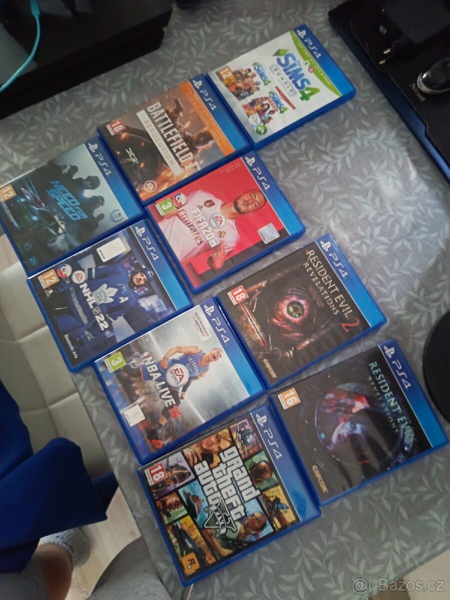 Prodám PlayStation 4 , - 7